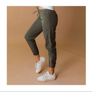 NWT Albion Fit Jetsetters Size L Green Heather 🤩